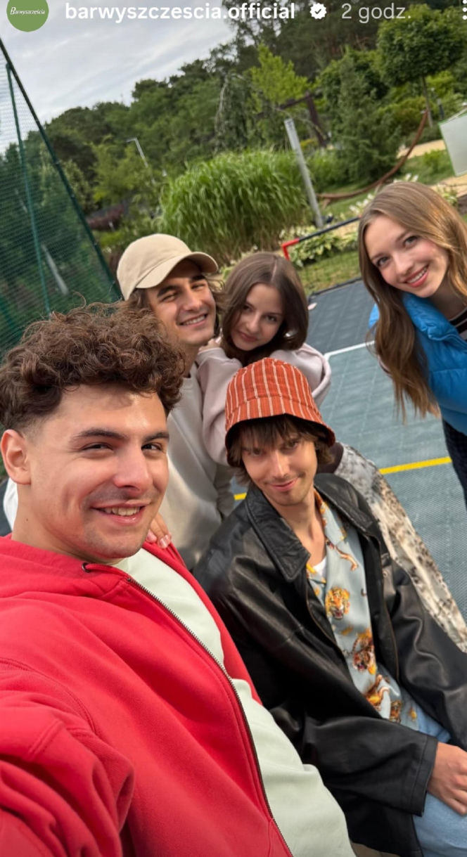 Barwy szczęścia nowy sezon. Ewa (Gabriela Ziembicka), Romeo (Jacek Tyszkiewicz),Ewelina (Amelia Listwon), Witek (Witold Sosulski), Wiktor (Grzegorz Kestranek) 