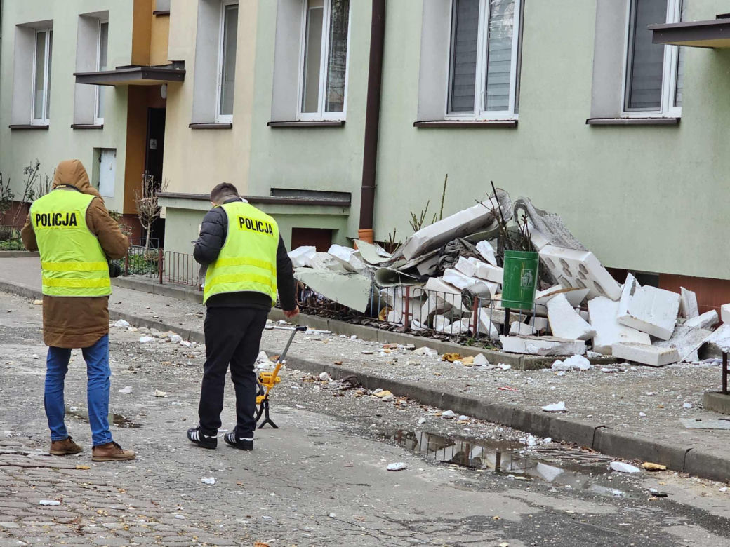 Potężna eksplozja gazu w Rzeszowie! Z mieszkania wyleciały wszystkie okna [ZDJĘCIA]
