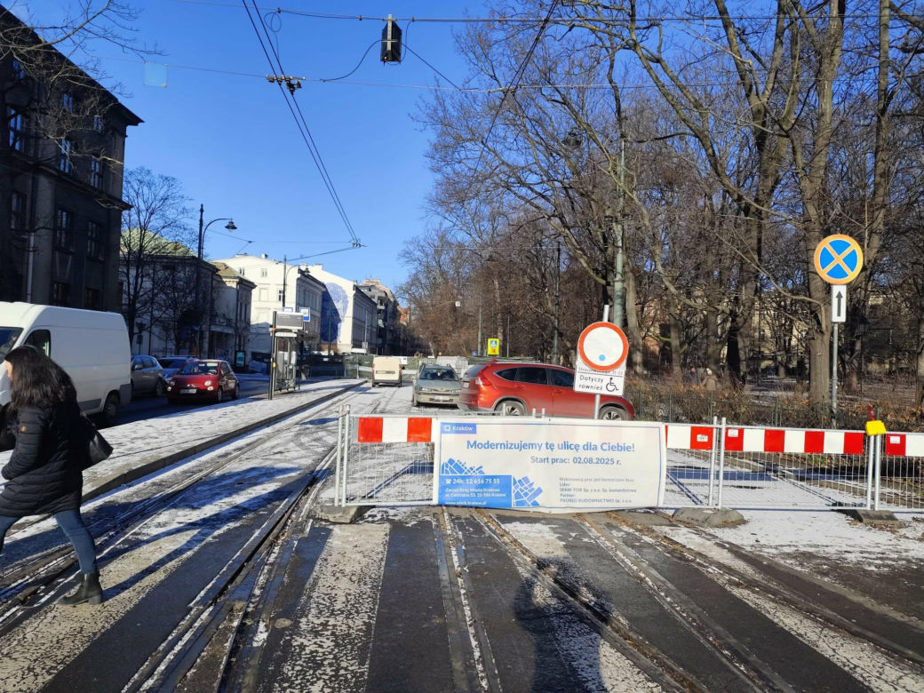 Koszmar w centrum Krakowa. Remont torowiska na Piłsudskiego potrwa do 2026 roku! Mieszkańcy tracą cierpliwość