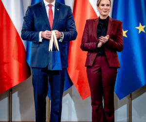 Marta Nawrocka w czerwieni