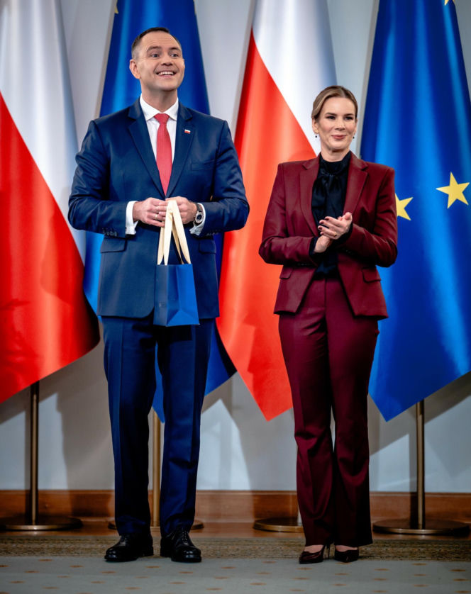 Marta Nawrocka w czerwieni