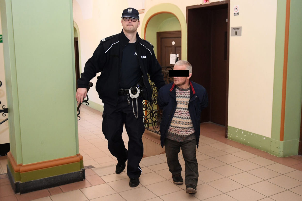 "Polski Fritzl" pozwalał gwałcić więzioną żonę. Bracia nie unikną wyroku!