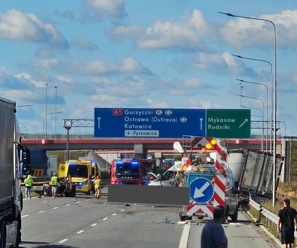 Tragiczny wypadek na A1. Ciężarówka miała wjechać w służby