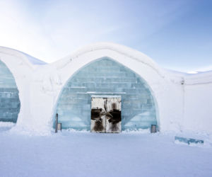 ICEHOTEl, Jukkasjärvi, Szwecja, proj. Åke Larsson, Arne Bergh, wnętrza: różni architekci i artyści, od 1996 roku