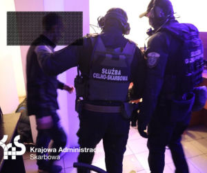 Szczecin: Nielegalne kasyno w centrum miasta. Zabezpieczono gotówkę  na wypłaty wygranych