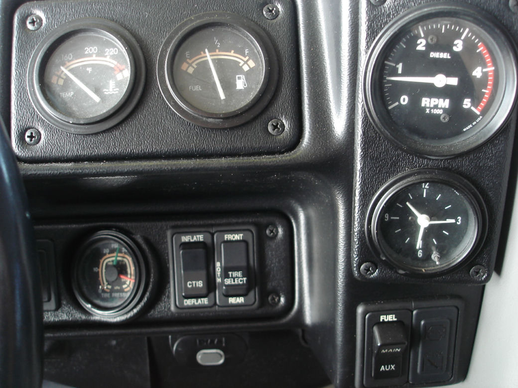Hummer H1 koszykarza Dennisa Rodmana