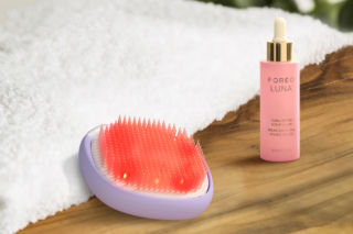 FLIP™ play advanced - szczotka do włosów z technologią światła LED wspierającą zdrowie włosów i skóry głowy