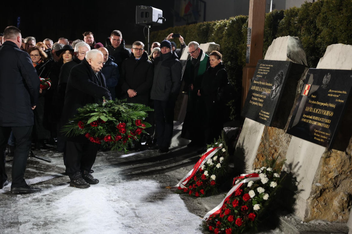 Jarosław Kaczyński w Starachowicach – Hołd dla Matki i Refleksje o Polsce