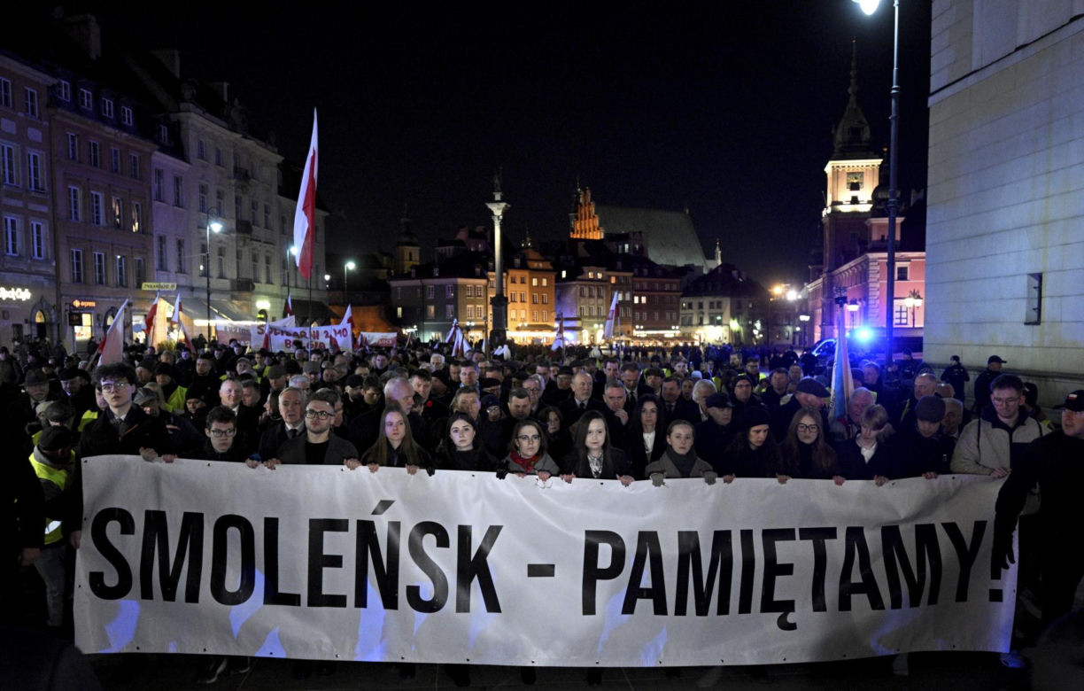Rocznica katastrofy smoleńskiej. Tłumy ruszyły w Marszu Pamięci