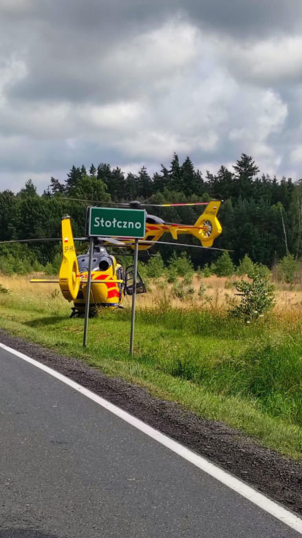 Tragiczny wypadek na DK 25 w Stołcznie. Nie żyje 27-letnia kobieta, pięć osób rannych