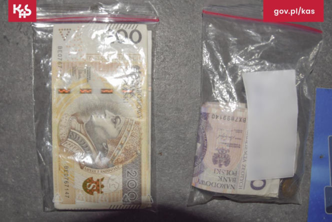 Celnicy i policjanci namierzyli kolejne nielegalne automaty do gier w Iławie