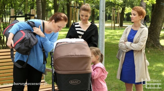 Barwy szczęścia odc. 1040. Renata (Magdalena Smalara), Iga (Ada Fijał), Marta (Katarzyna Zielińska)