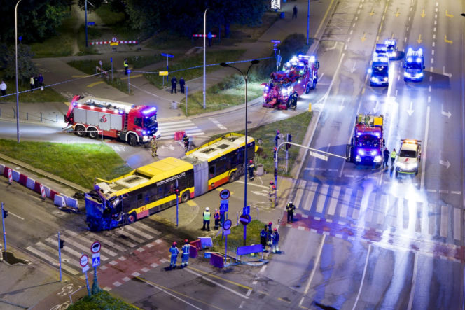 Autobus miejski wjechał w przejście podziemne przy Dworcu Zachodnim