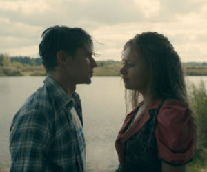 Stulecie Winnych 4 odc. 52. listonoszka Marlena (Aleksandra Nowosadko), Antek (Krzysztof Cybulski)