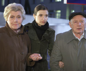 M jak miłość. Barbara Mostowiak (Teresa Lipowska), Małgosia (Joanna Koroniewska), Lucjan (Witold Pyrkosz)
