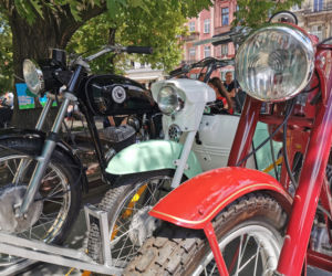 Klasyki motoryzacji na Rynku w Ostrowie Wielkopolskim