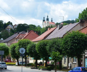 To najpopularniejsze sanktuarium w Małopolsce. Rocznie odwiedza je prawe dwa miliony wiernych