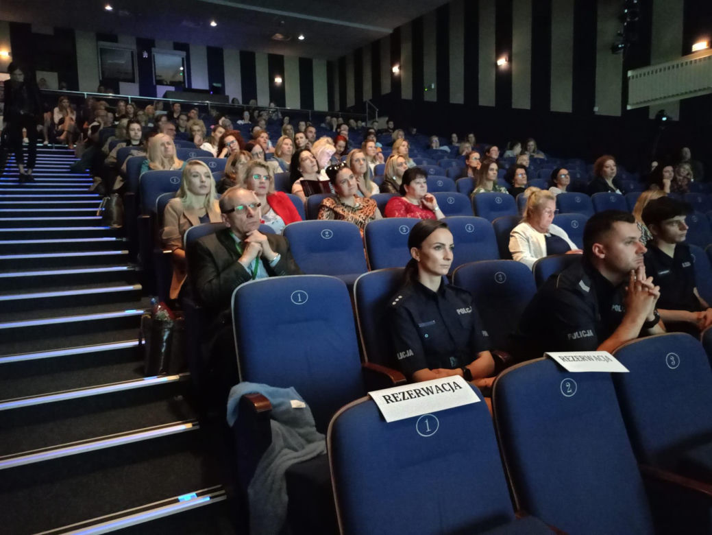 Siedleccy rodzice mogli porozmawiać z psychologiem i posłuchać młodzieży opowiadającej na filmie o swoich problemach