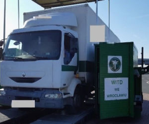 Ciężarówka w szokująco złym stanie technicznym