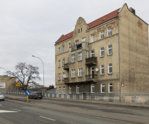 Nyski horror na Piłsudskiego. Mieszkał ze zwłokami 54-latka przez miesiąc! [ZDJĘCIA]
