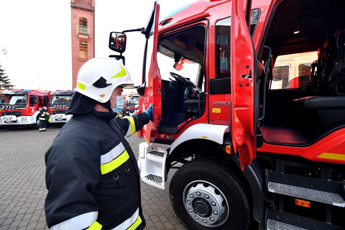 Przekazanie wozów strażackich