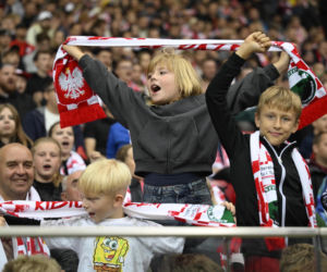 Anna Lewandowska z teściową i jej partnerem na meczu Polska - Bośnia