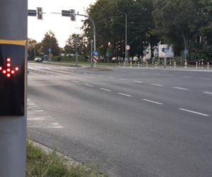 Przydrożne tablice pokazują utrudnienia, wolne parkingi i pogodę