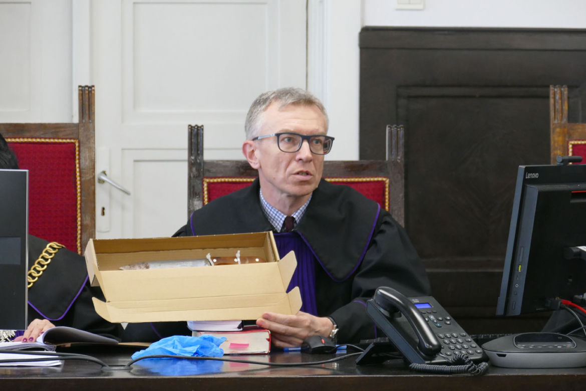 Sąsiad chciał go zabić za pstrykanie palcami
