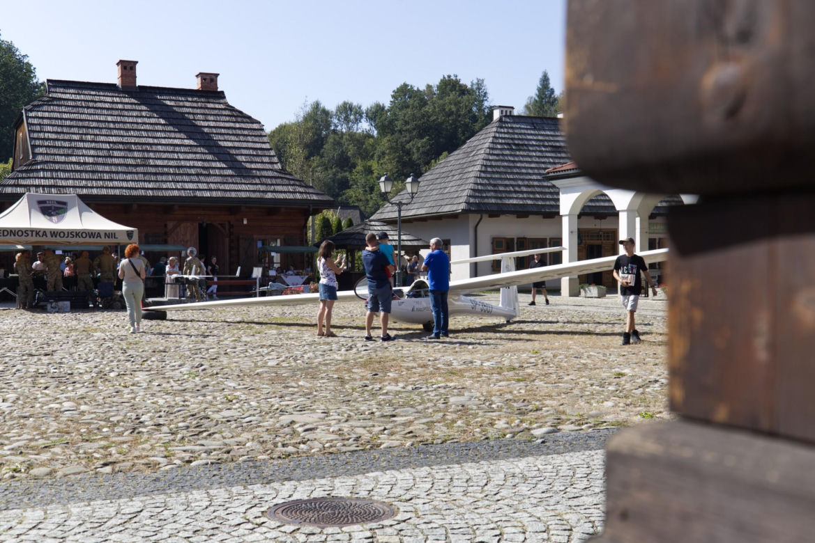 W tym muzeum można poczuć się jak w XIX wieku. To największy skansen w Małopolsce 