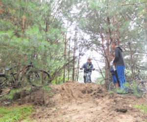 Jeździły na rowerach, wpadły na pocisk moździerzowy. Bombowy koniec wakacji w Woli Uhruskiej