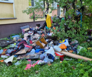 Koszalin: Pożar mieszkania. Kobieta wyskoczyła z  balkonu na drugim piętrze