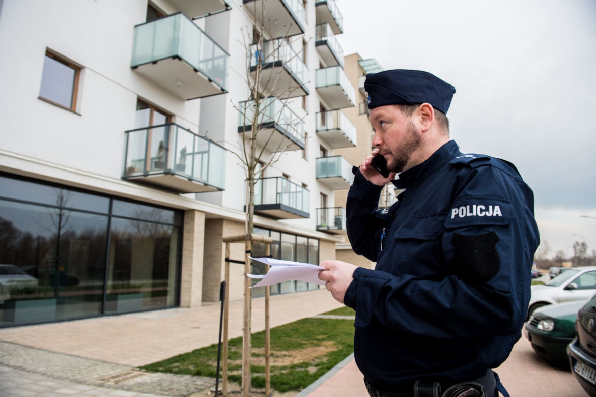 Koronawirus w Trójmieście. Tak policjanci sprawdzają czy przestrzegasz kwarantanny