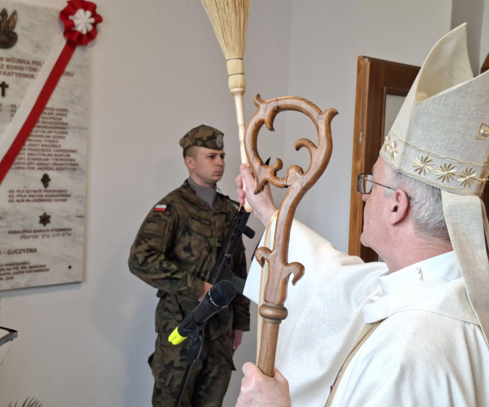 Tablicę, upamiętniającą kapelanów wojskowych, zamordowanych w Katyniu, pobłogosławił biskup polowy Wiesław Lechowicz