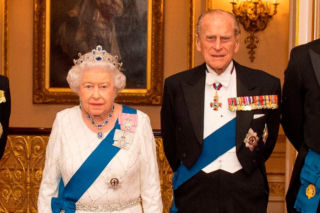 „Poślubiła monarchię, bo z Filipem nie mogła się rozwieść”. Co zrobi Elżbieta II? [WYWIAD]