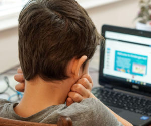 Ponad 700 tys. laptopów i tabletów dla uczniów. Kiedy trafią do szkół?