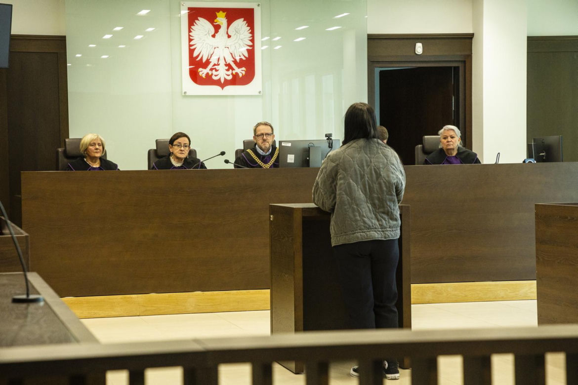 Karolina miała karmić Leosia mlekiem z wodą z kranu. Damian miał chodzić pijany. Sąsiedzi wzywali opiekę społeczną