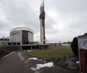 Bezdotykowe Kropielnice w sanktuarium w Łagiewnikach