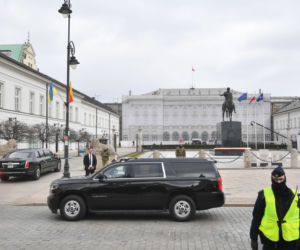 Joe Biden w Warszawie. Przejazd bestii prezydenta USA ulicami Warszawy