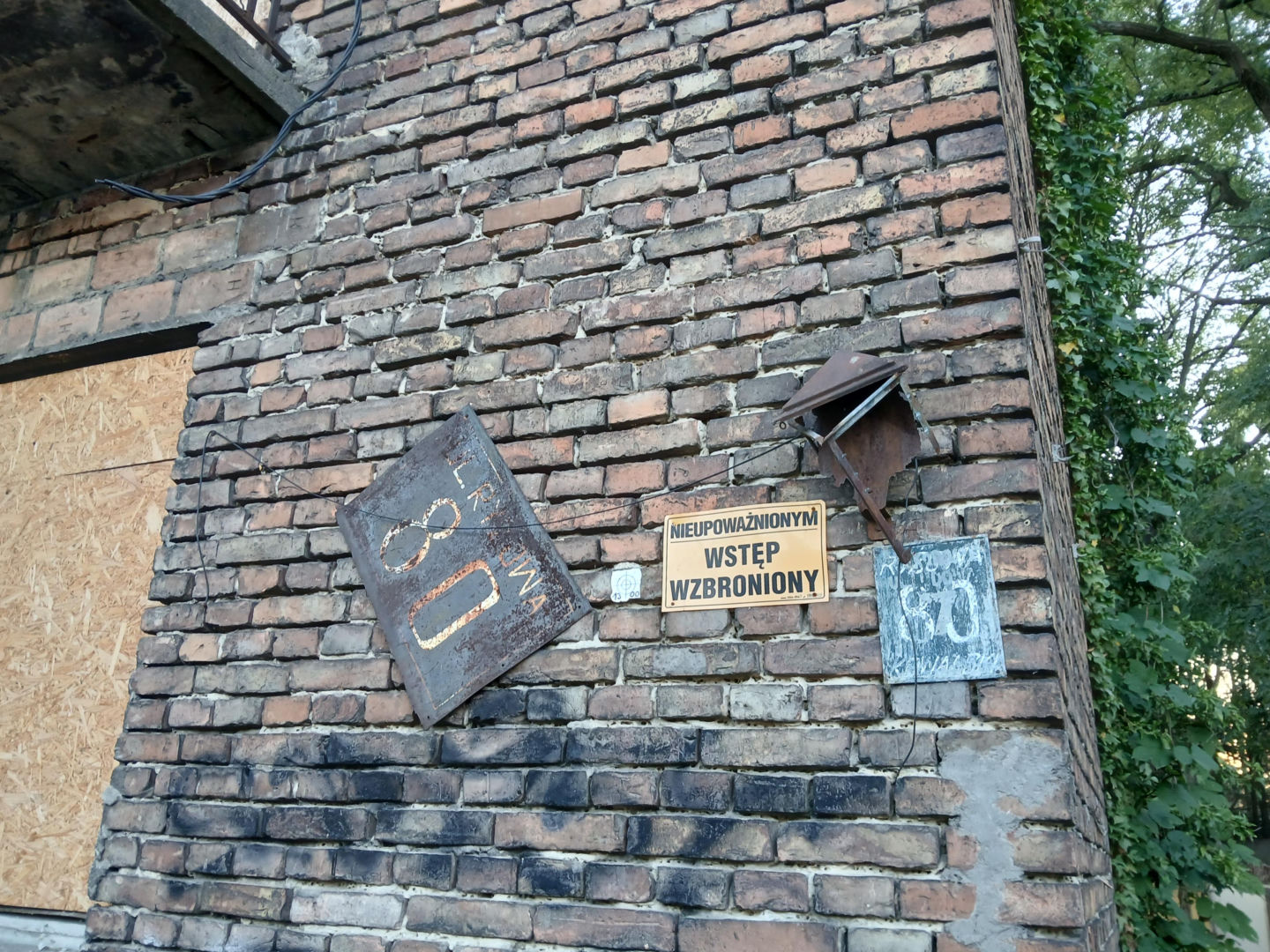 Pustostan przy Ryżowej 80 w Warszawie
