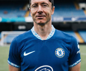 Robert Lewandowski w koszulkach różnych klubów