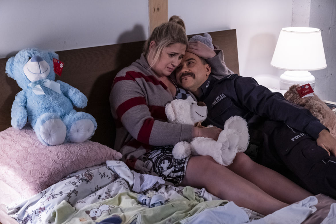 W rytmie serca 6 sezon odc. 69. Szarek (Dariusz Toczek), Ewa (Elżbieta Romanowska)