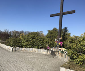 Ten cmentarz na Śląsku jest otwarty. Mieszkańcy odwiedzają groby bliskich