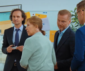 M jak miłość, odcinek 1624: Piotrek (Marcin Mroczek), Andrzej Budzyński (Krystian Wieczorek), Renia (Monika Niemczyk), Szef (Marcin Rychcik)
