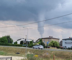 Trąba powietrzna na Śląsku! Ogromny wir widziany był w Żorach. Może być groźny! [ZDJĘCIA, WIDEO]