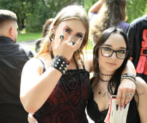 Fani i fanki czekają na System of a Down i Queens of the Stone Age! Zobacz zdjęcia spod PGE Narodowego