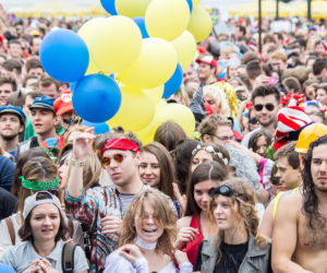 Korowód juwenaliowy na krakowski Rynek: Studenci świętują! [ZDJĘCIA]