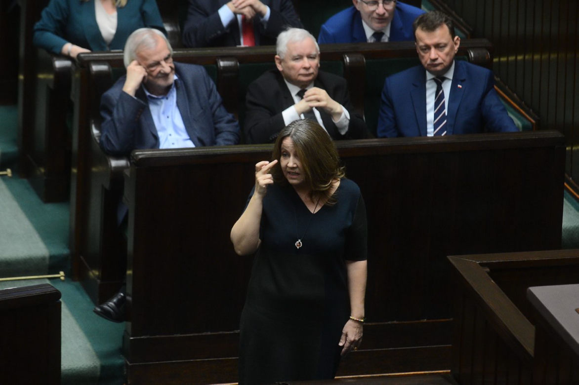 Joanna Lichocka. Przez wulgarny gest straciła pracę u Dudy