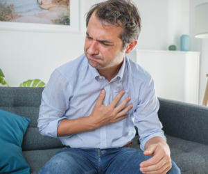 To nie tylko zgaga. Lekarz wskazuje 10 objawów, które mogą oznaczać refluks