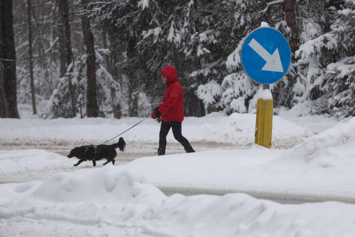 Zakopane pod śniegiem. Miasto ma problem z opadami