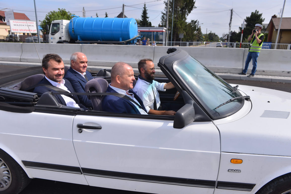 Rajd prezydenckim kabrioletem po nowej drodze